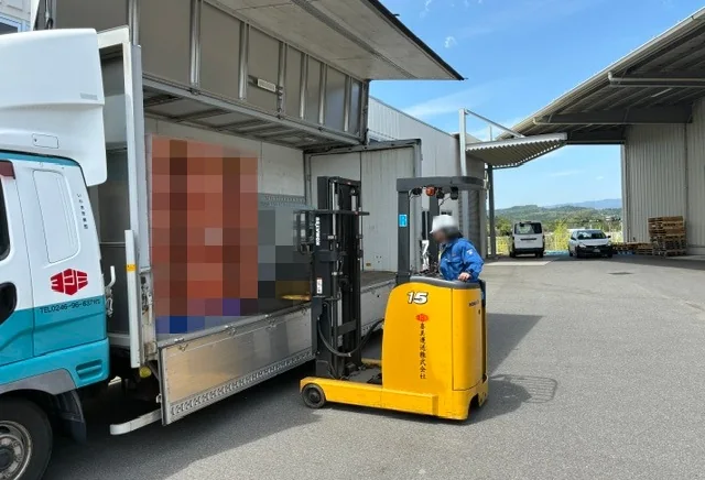 リーチリフトでの積み降ろし実技